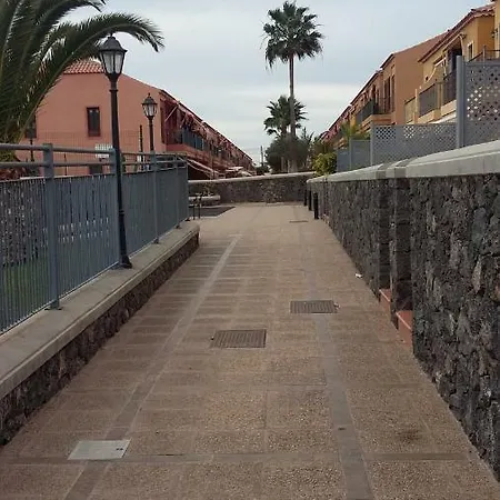 Tropical طوستا ديل سيلونثيو